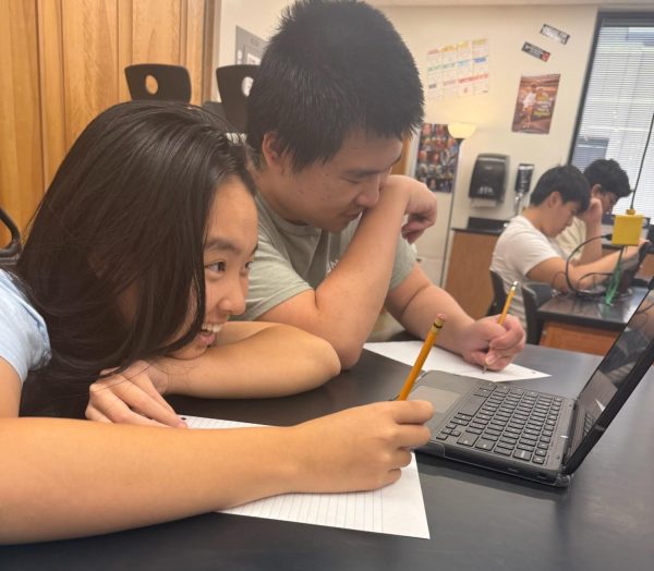 Engrossed, Adriana Cheng '26 and Aaron Fan '27 solve the Daily Integral. Similar to games like Wordle and Semantle, the Daily Integral lets aspiring mathematicians riddle out a challenging integral — a difficult endeavor that Cheng and Fan find joy in undertaking.